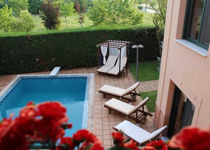 4-Seasons Pool Villa Near Meteora