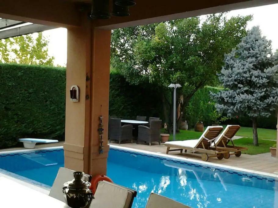 4-seasons Pool Near Meteora Villa
