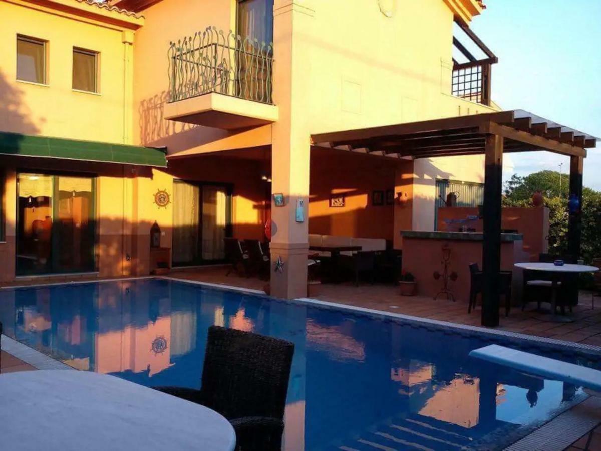 4-seasons Pool Near Meteora Villa Trikala (Thessaly)