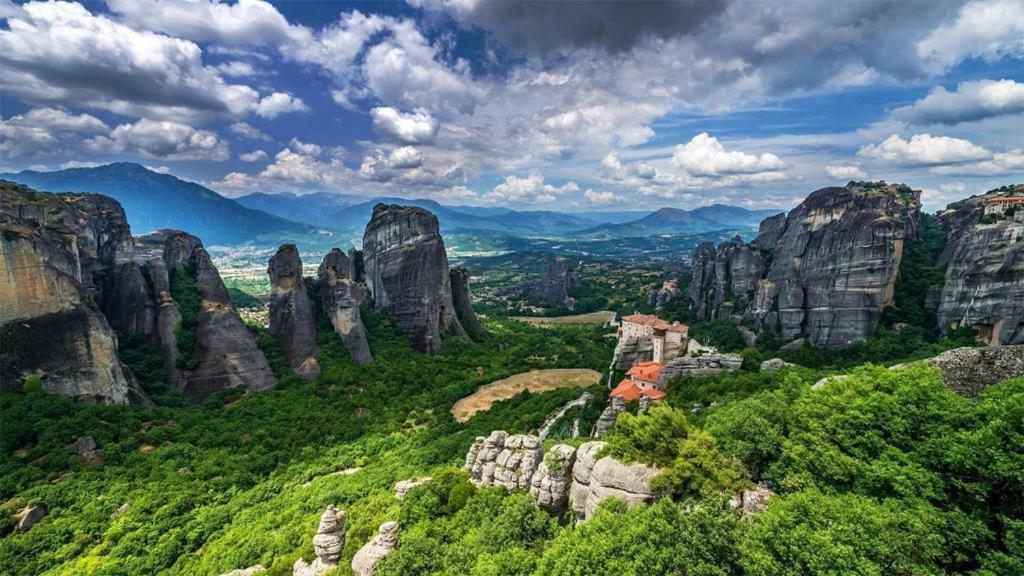 4-seasons Pool Near Meteora